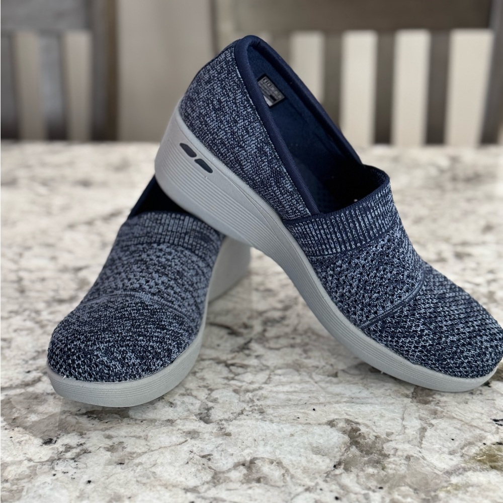 Sketchers Slip-On Knit Mule in Navy